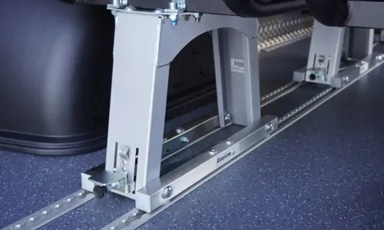 Fiat Ducato Kombi mit praktischem Schienensystem