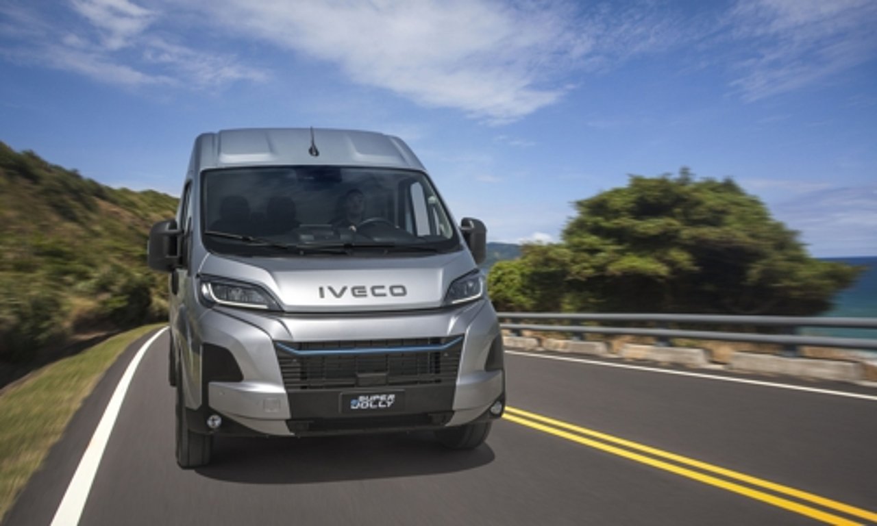 Iveco eSuperJolly auf der Straße