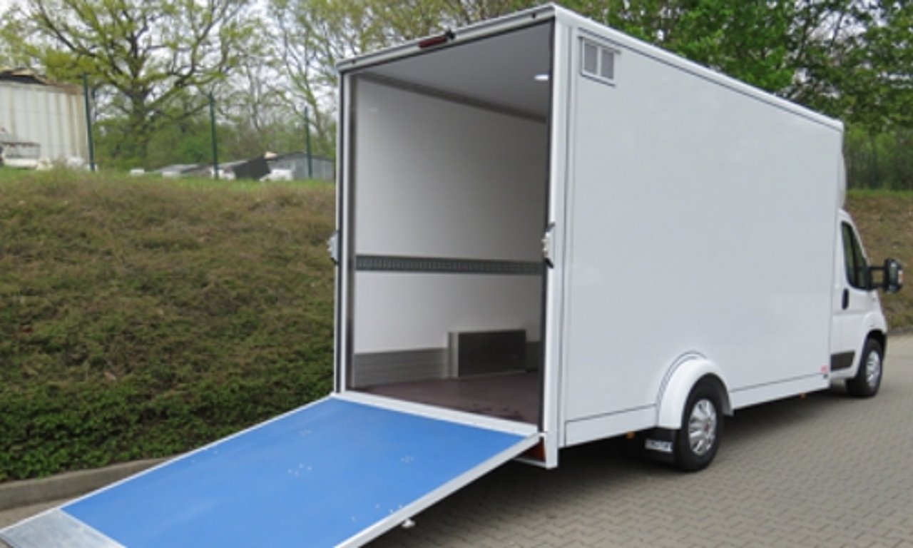Fiat Ducato - SCHUTZ Tiefrahmenkoffer - Laderampe