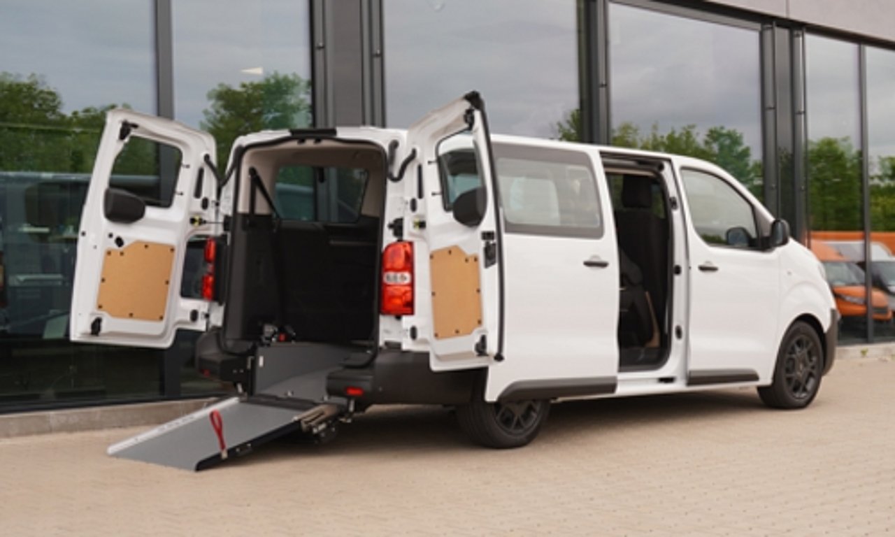 Opel Vivaro mit AFM Umbau - Hochwertiger Ausbau von Fiat Professional Fahrzeugen