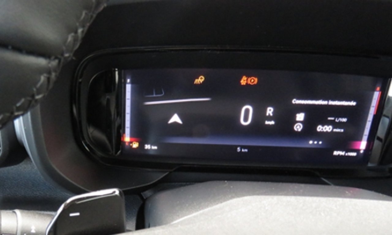 Fiat Doblo Kombi Detail mit digitalem Kombiinstrument