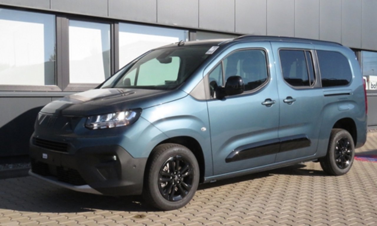 Fiat Doblo Kombi Detail in Blau Metallic