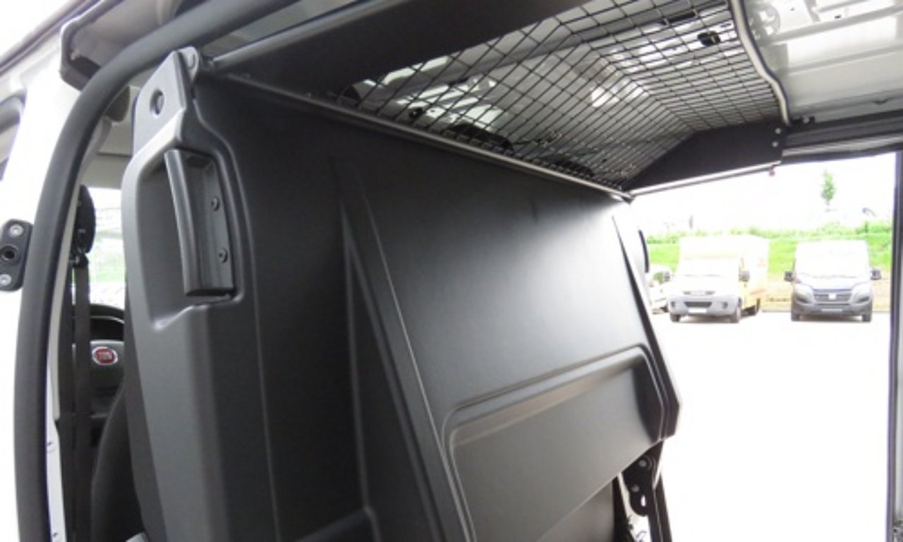 Fiat Scudo Multicab mit Befestigung der Sitzreihe