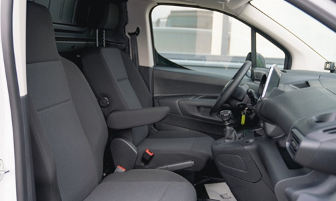 Fiat Doblo Pharmafahrzeug Innenansicht