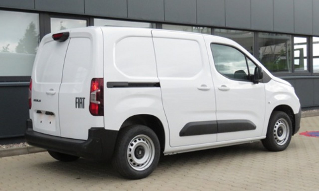 Fiat Doblo Weiß Seitenansicht