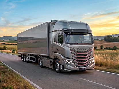 Iveco S-Way auf der Straße