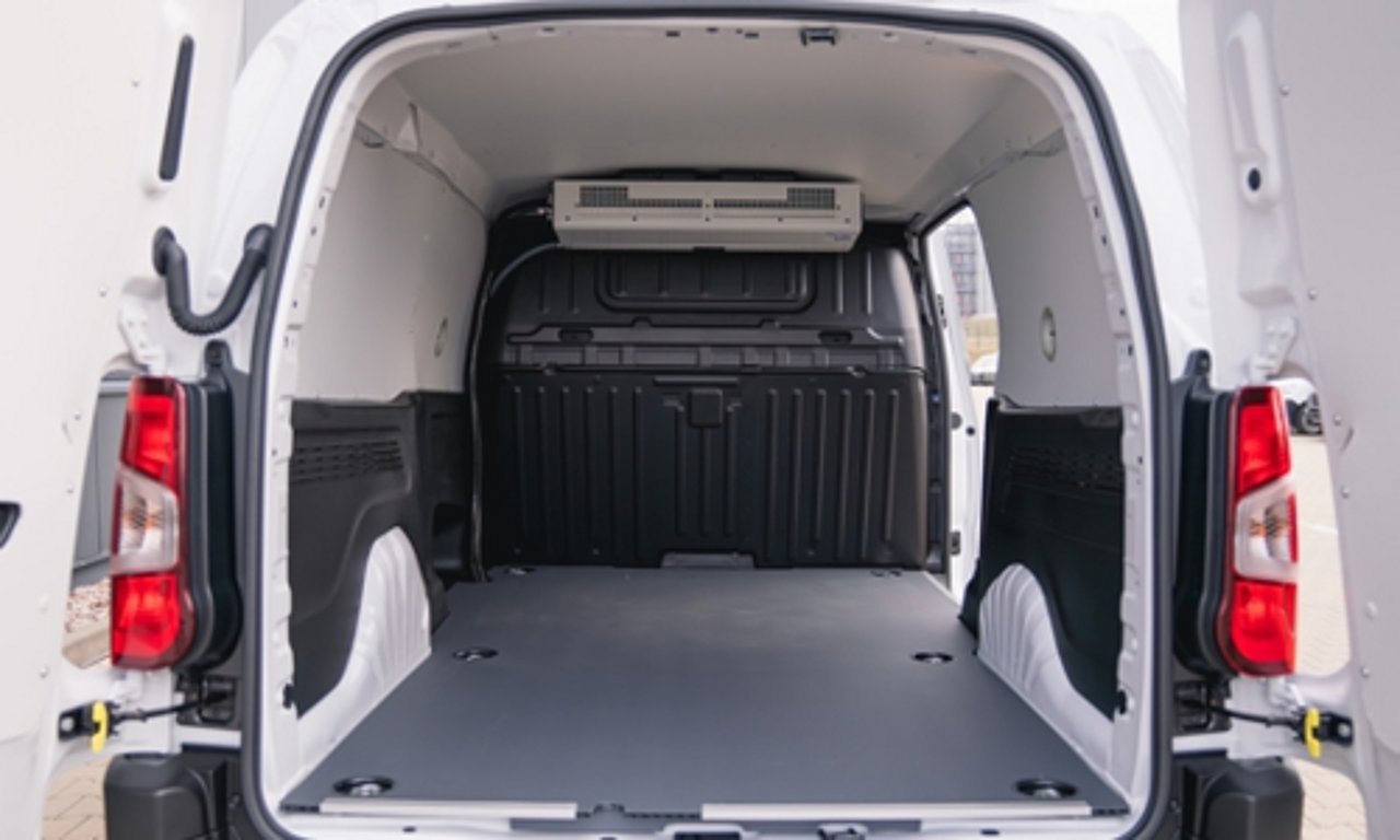 Fiat Doblo Pharmafahrzeug Laderaum
