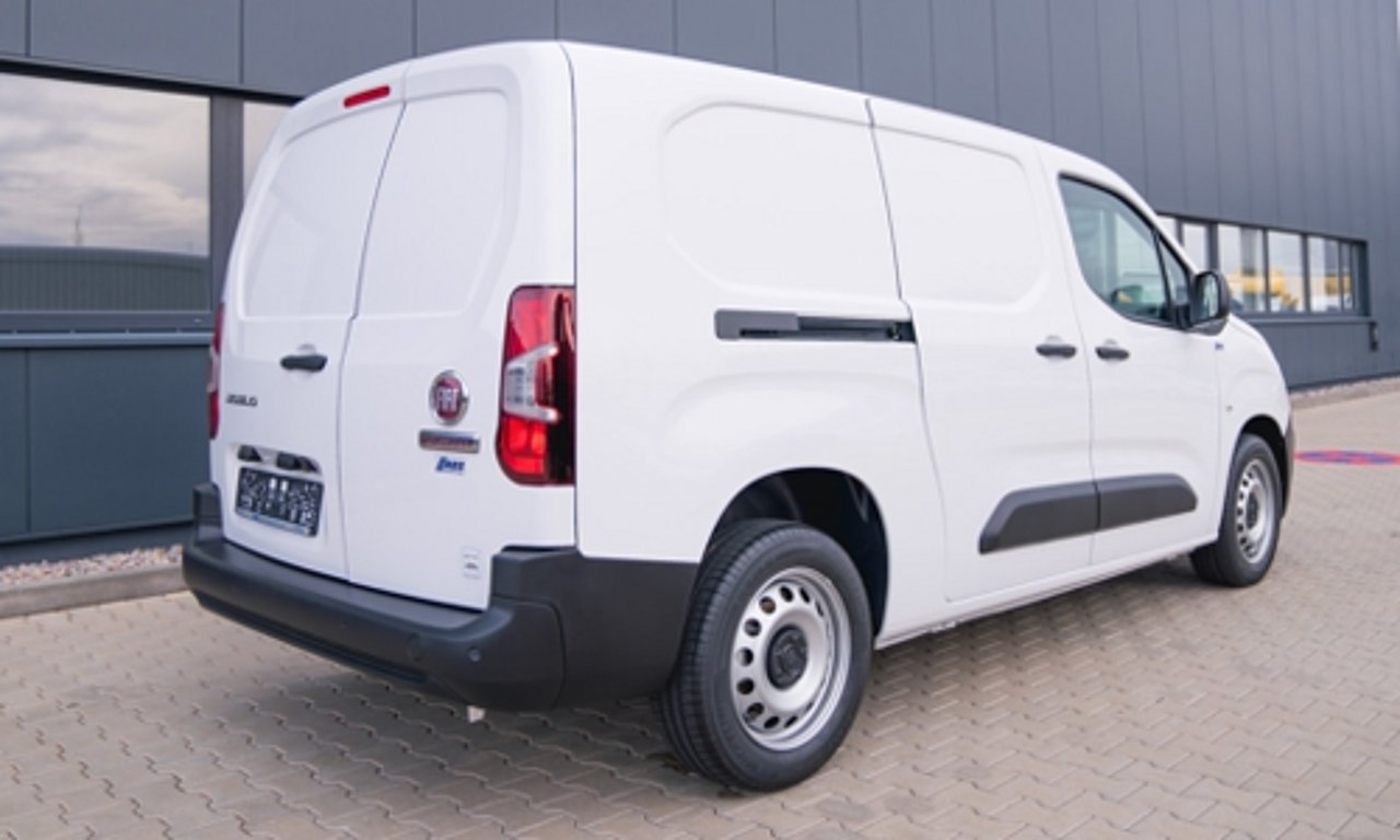 Fiat Doblo Pharmafahrzeug Ansicht von hinten