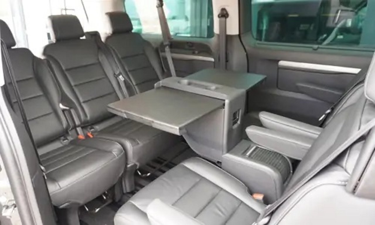 Fiat Ulysse Sitze gegenüber mit Tisch