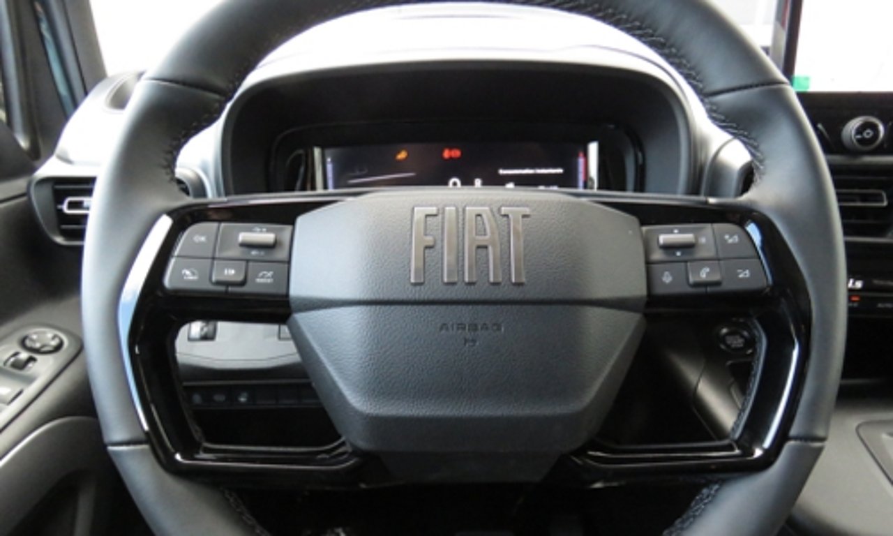 Fiat Doblo Kombi Detail mit Lederlenkrad, beheizbar