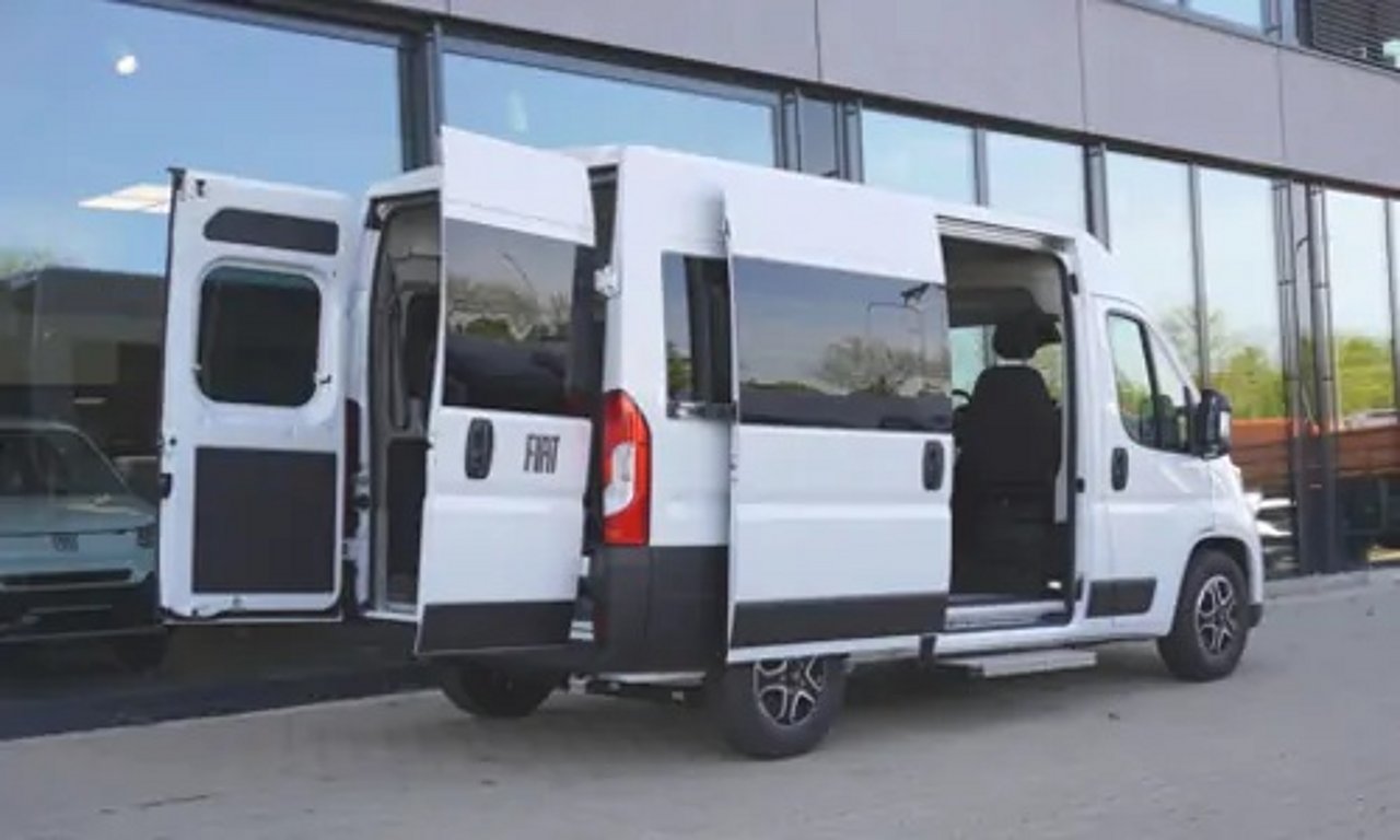 Fiat Ducato Kombi mit Schiebetür rechts