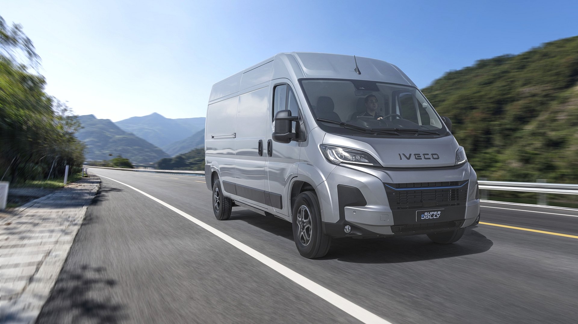 Iveco eSuperJolly auf der Straße