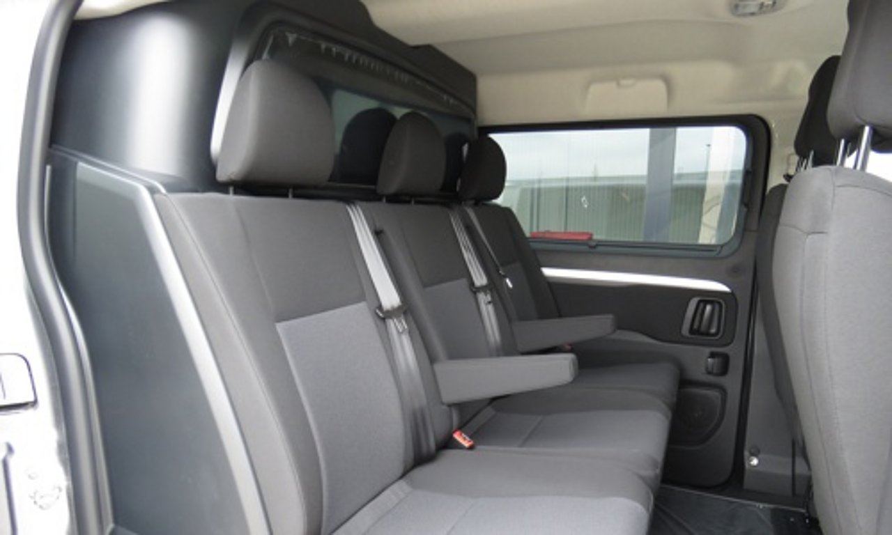 Fiat Scudo Multicab - zum Vergleich mit fester Trennwand