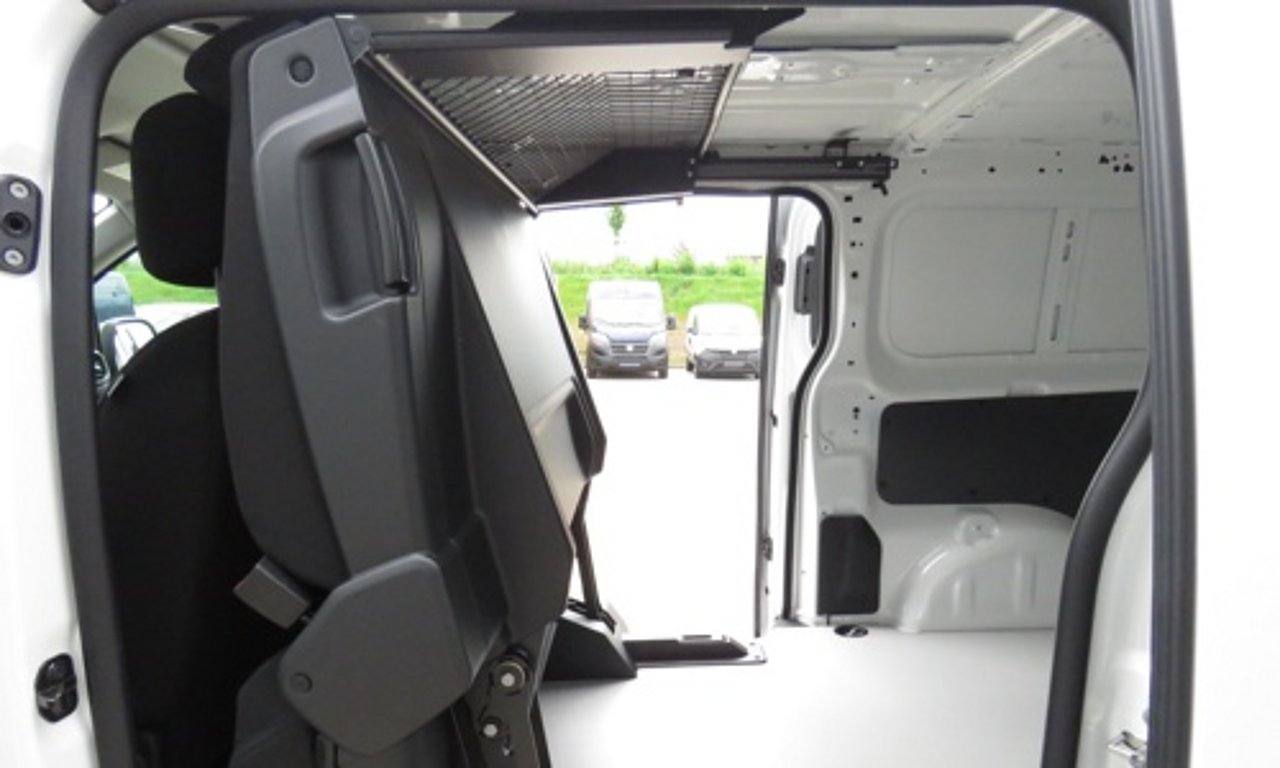 Fiat Scudo Multicab mit Sitzreihe umgeklappt