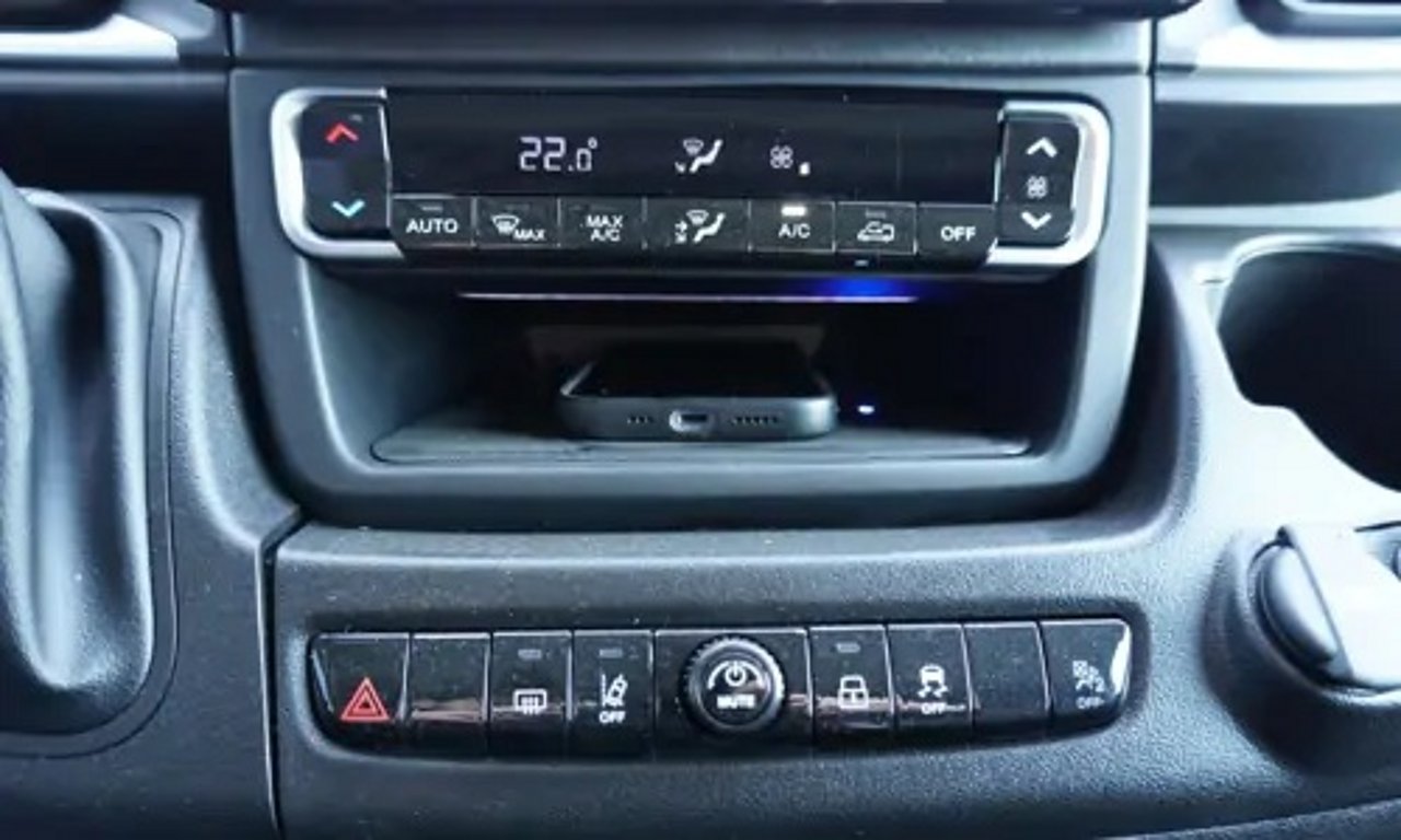 Fiat Ducato Kombi mit Induktionsladen und Klimaautomatik