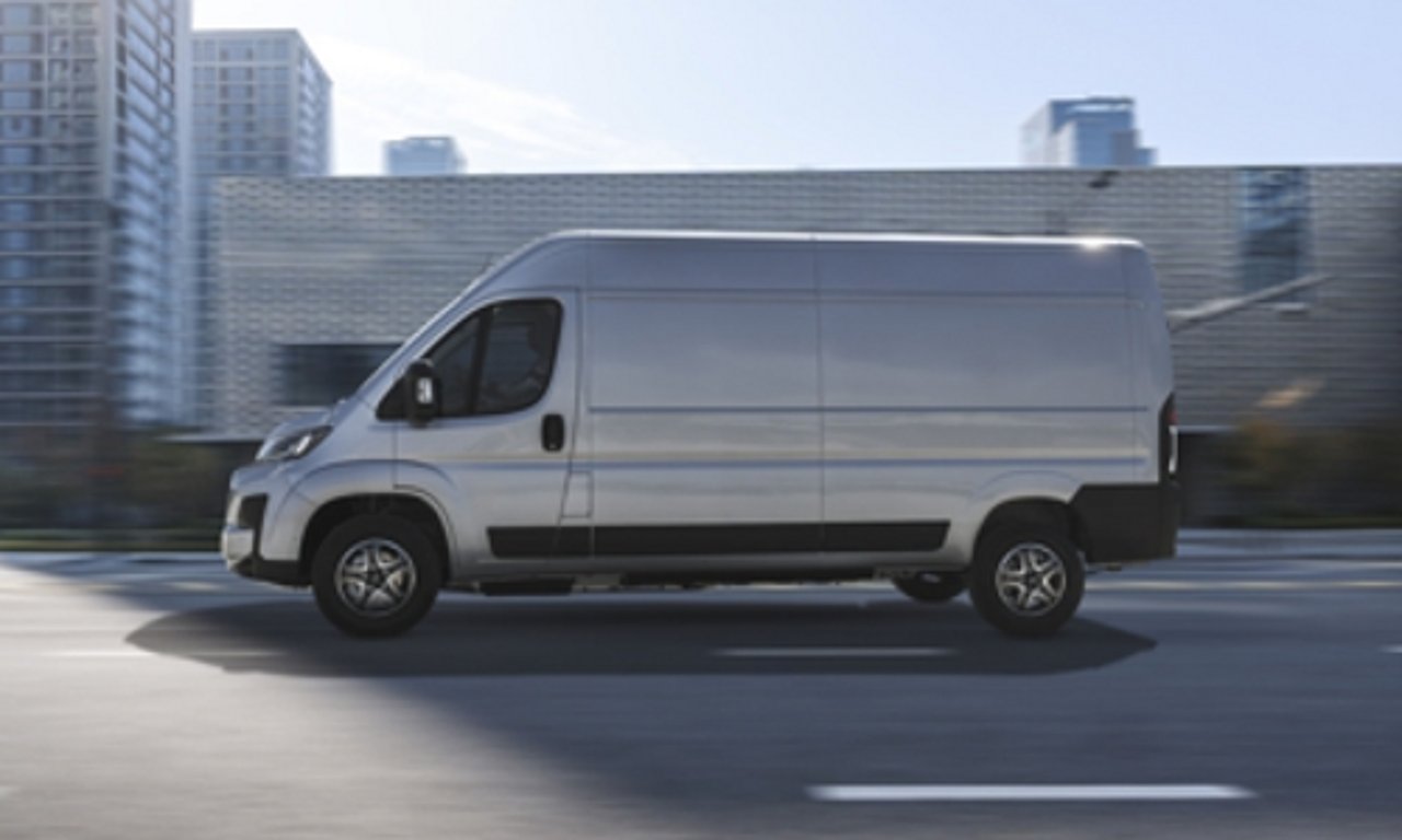 Iveco eSuperJolly seitlich