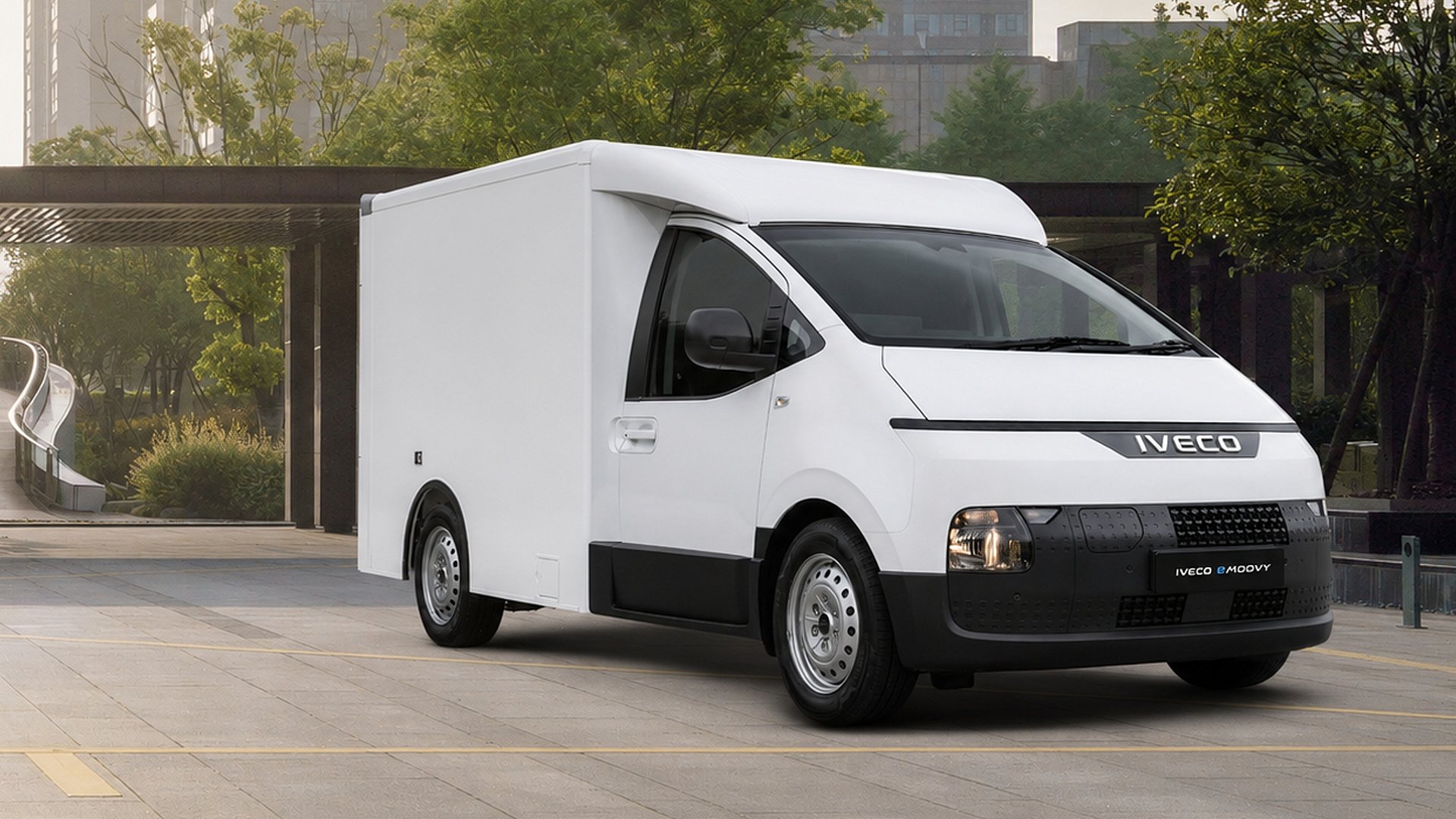 Iveco eMoovy mit Kofferaufbau