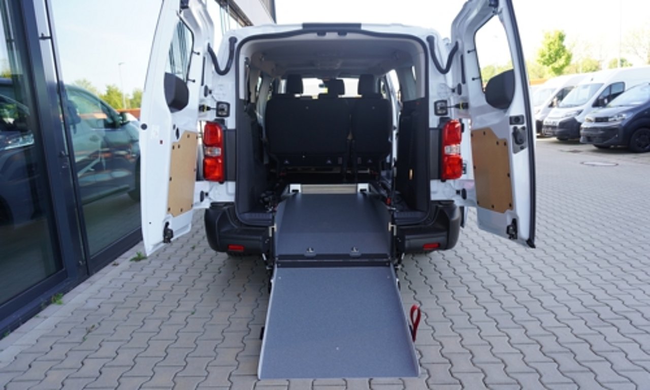 Opel Vivaro mit AFM Umbau - Hochwertiger Ausbau von Fiat Professional Fahrzeugen