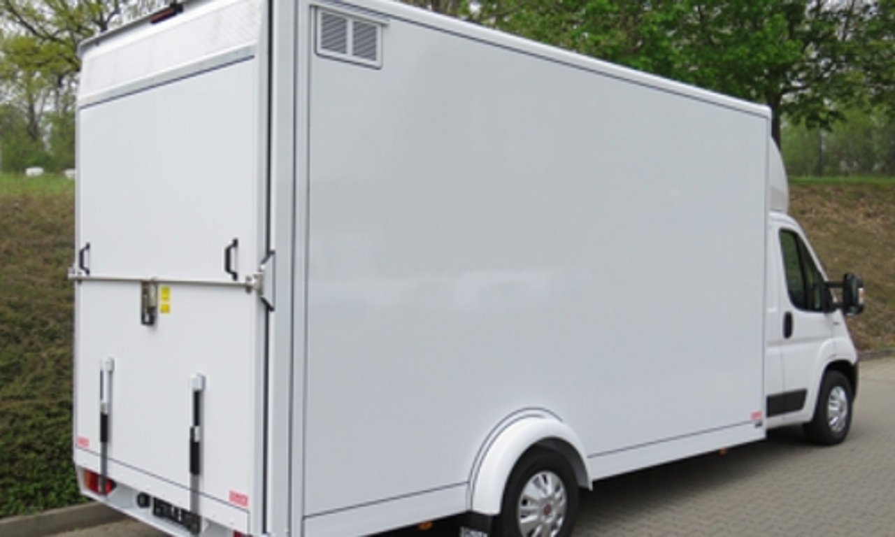 Fiat Ducato - SCHUTZ Tiefrahmenkoffer - Ansicht von hinten