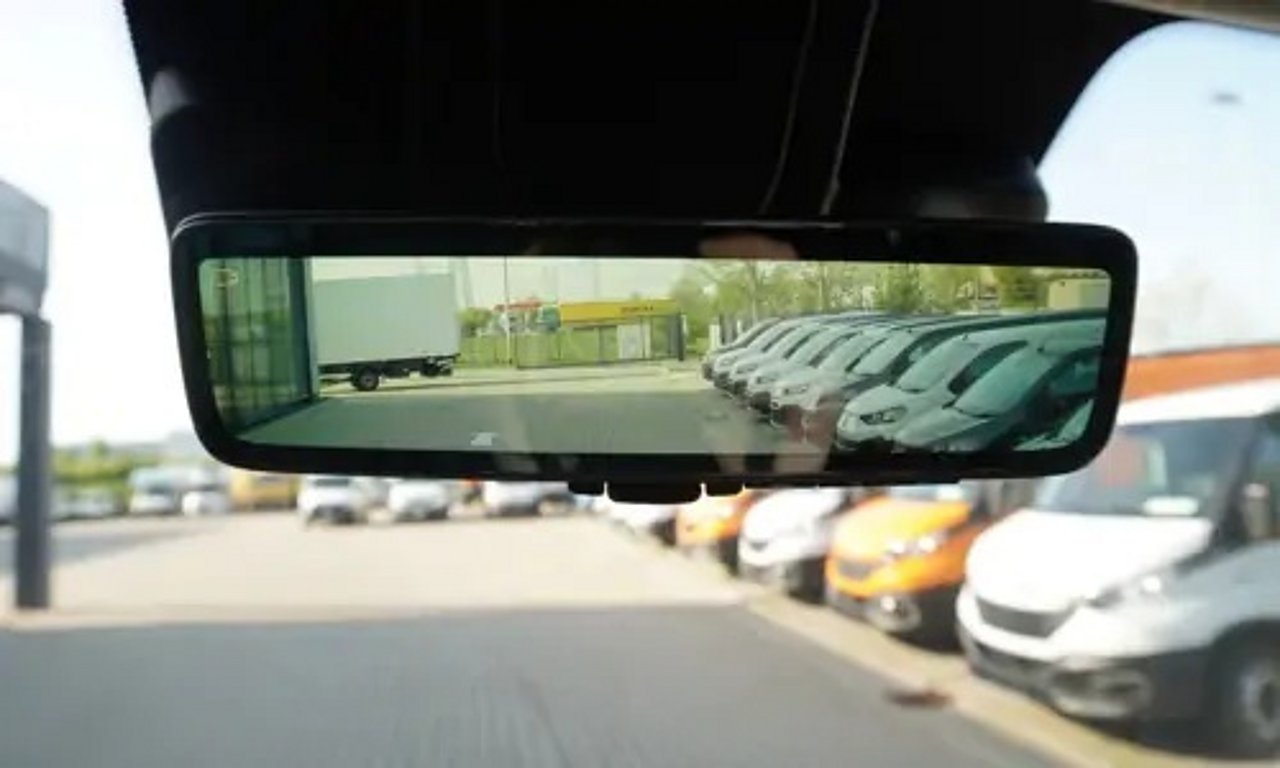 Fiat Ducato Kombi mit digitalem Rückspiegel