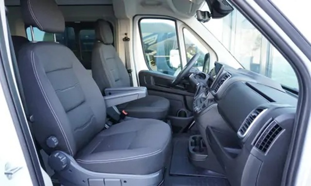 Fiat Ducato Kombi mit Einzelsitz vorn